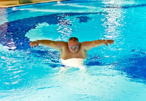 Bơi giúp ích gì cho điều trị béo phì